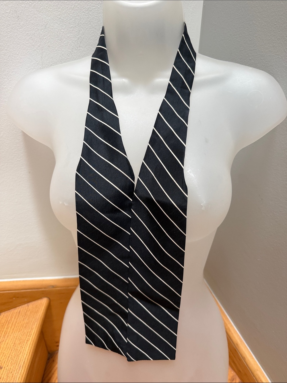 Vintage Ginnie Johansen Silk Black & White Pinstripe Bow Tie Scarf Ascot 80’s